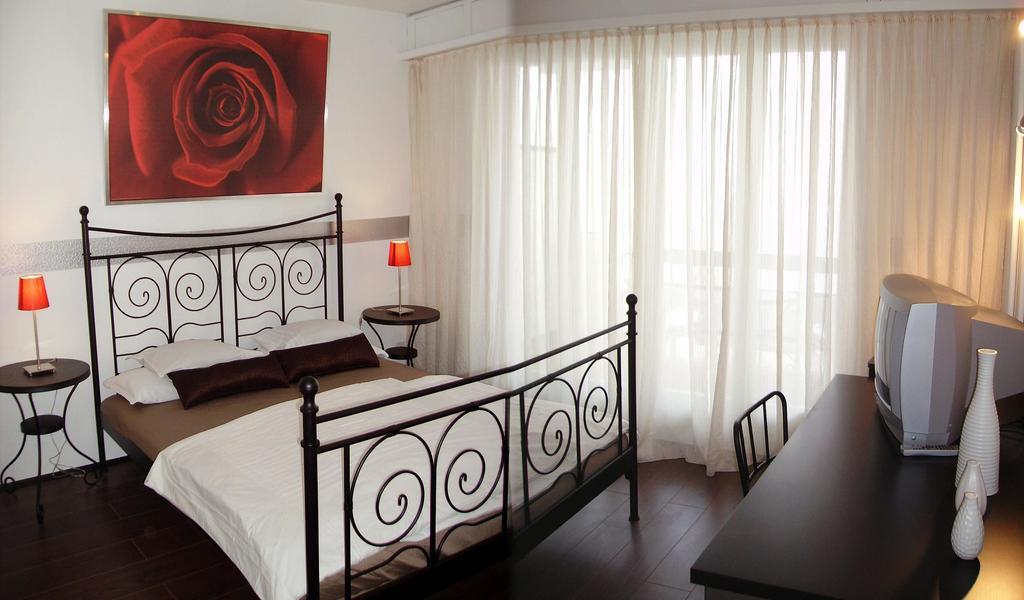 Hotel Garni Battello Melide ภายนอก รูปภาพ